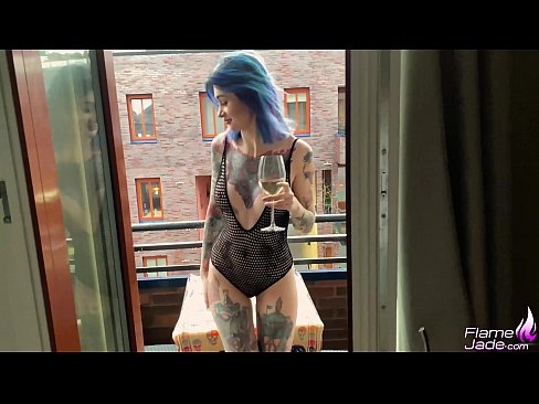 ❤️ Kæmpe pige suger med en sut og knepper lidenskabeligt under åben himmel ❤️❌ Sex video at da.credit-assorti.ru ❌❤